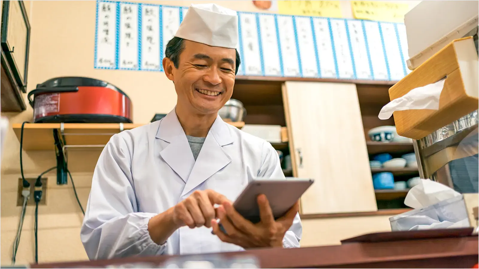 飲食店にPOSレジを導入するには？種類や選び方、開業時に整えるべき環境 